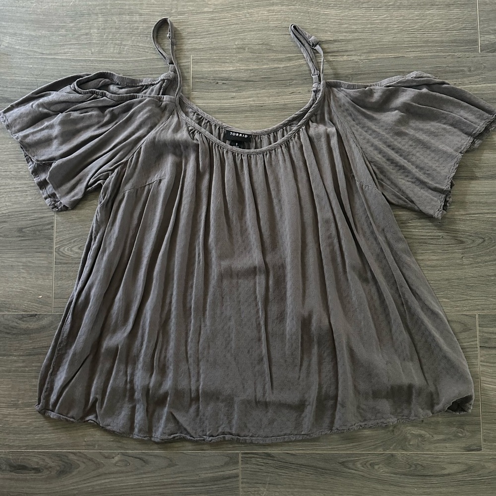 Torrid size 1 cold shoulder short sleeve top
